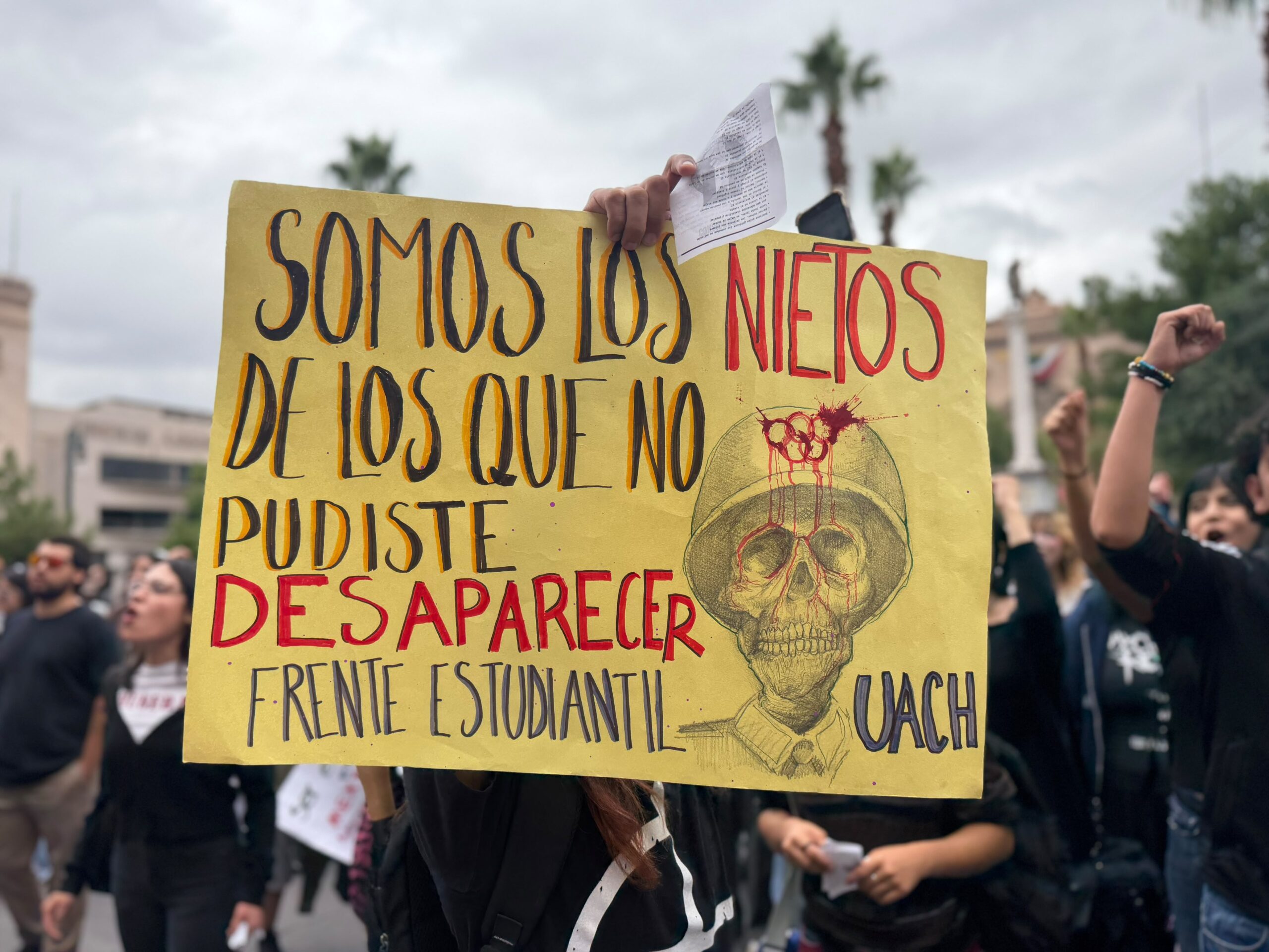 Estudiantes de la UACH exigen atención directa del rector Luis Rivera
