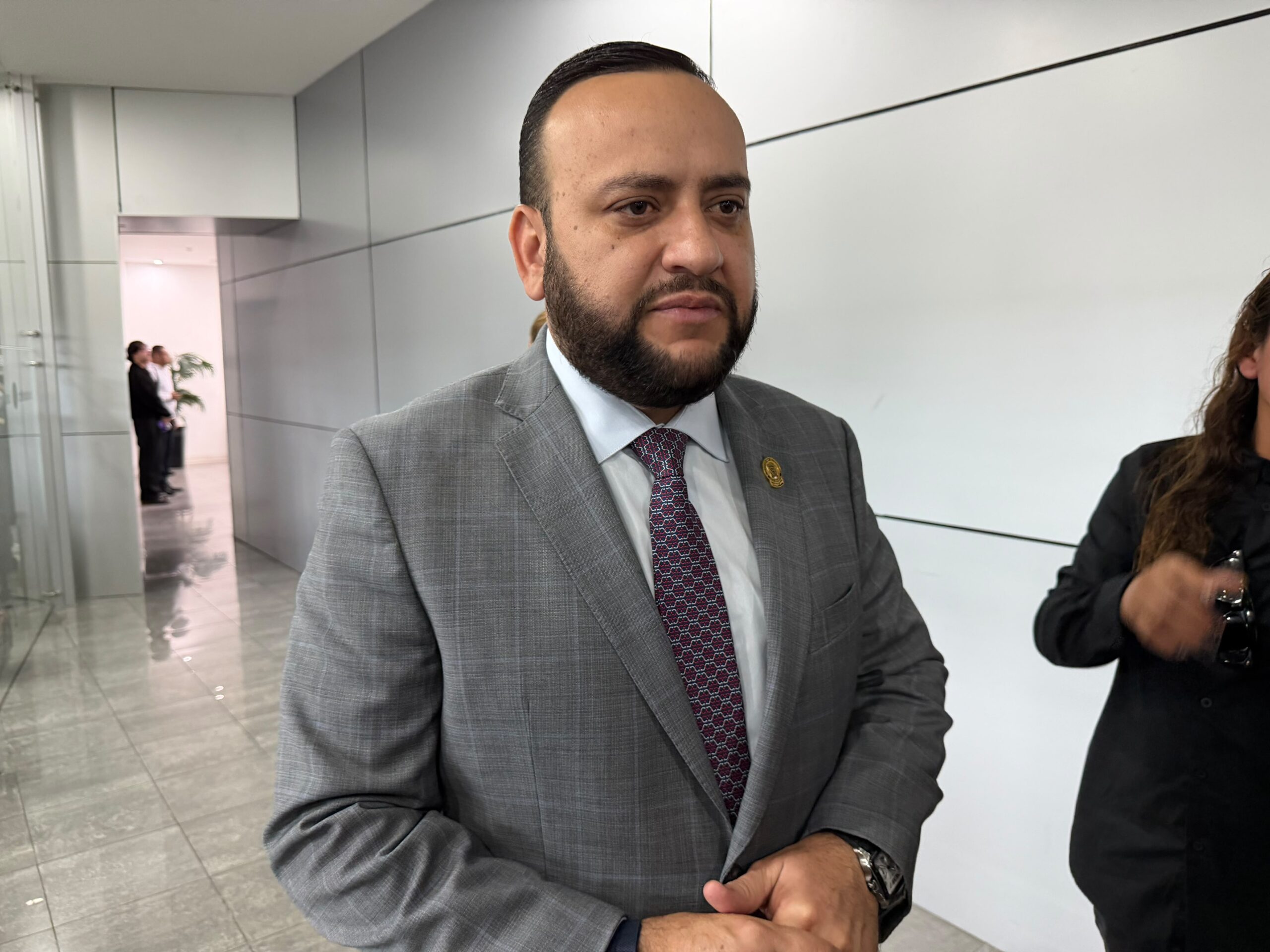 Arturo Medina critica designación de Andrea Chávez como dedazo
