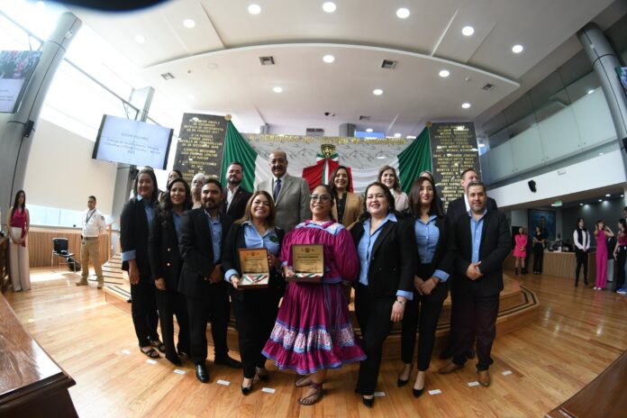 Entrega Congreso la Medalla Chihuahua al Mérito Educativo