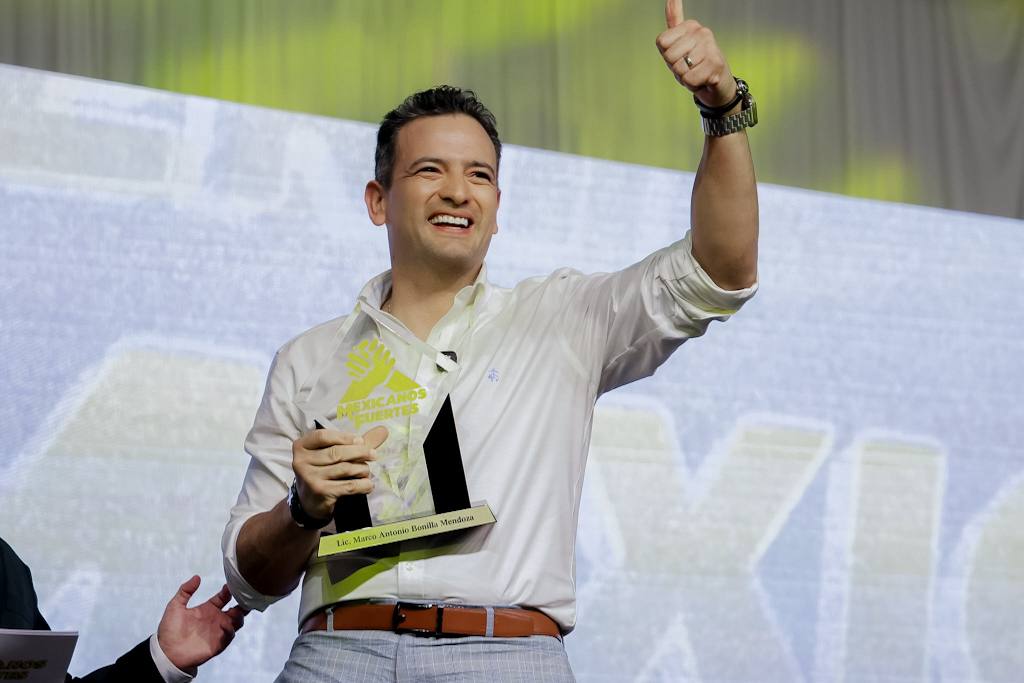Marco Bonilla recibe reconocimiento como Mexicano Fuerte en Chihuahua