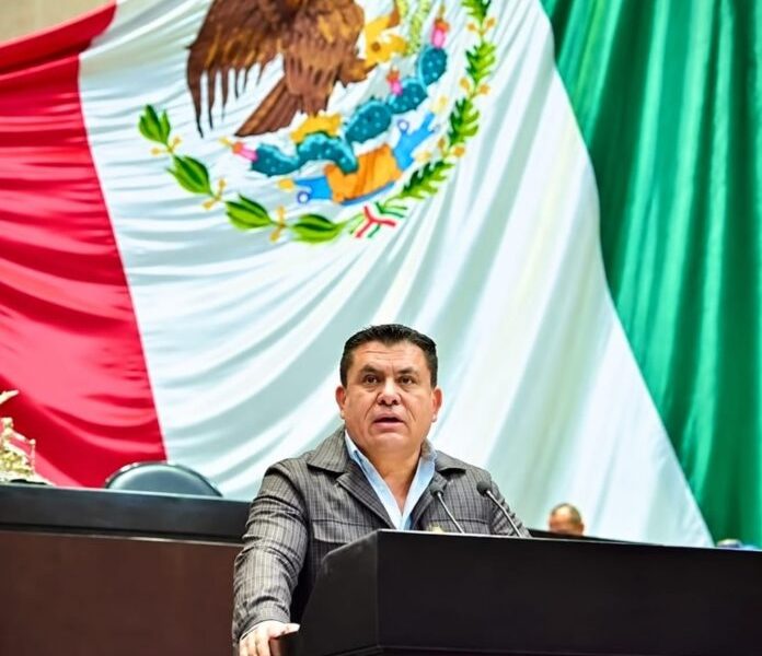 Propone Álex Domínguez libre operación de Uber y DiDi en aeropuertos y centrales camioneras de Chihuahua