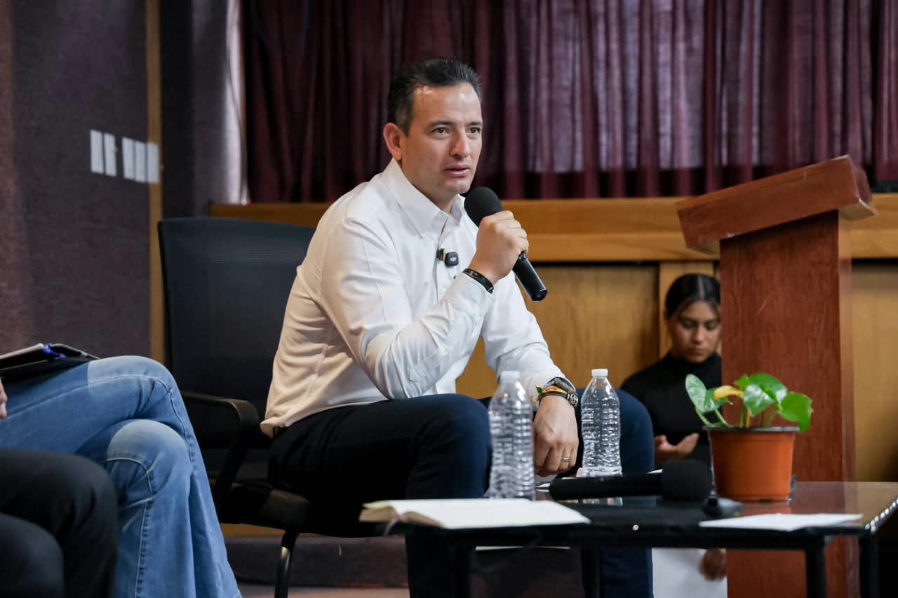 Marco Bonilla invita a jóvenes a participar en el futuro de Ciudad Juárez