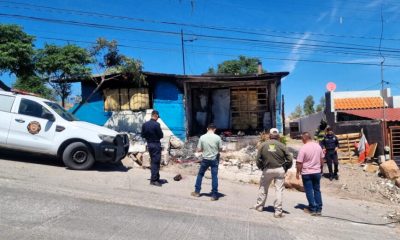 Gobierno Municipal realiza demoliciones y limpieza en predios de riesgo