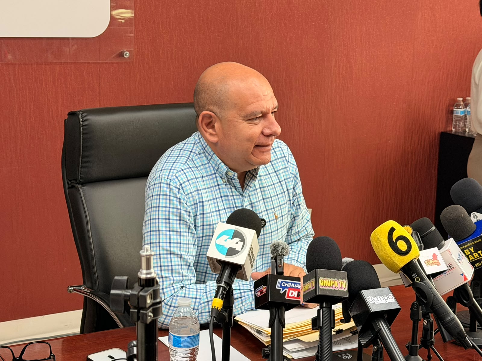 Cuauhtémoc Estrada critica caravanas políticas atribuidas al PAN en Juárez