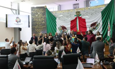 Toma morena la tribuna del Congreso ante negativa de la Mesa Directiva a darles la palabra