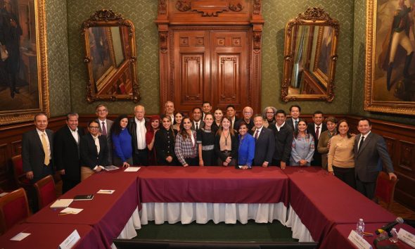 Sheinbaum revisa avances del IMSS-Bienestar con gobernadores en Palacio Nacional