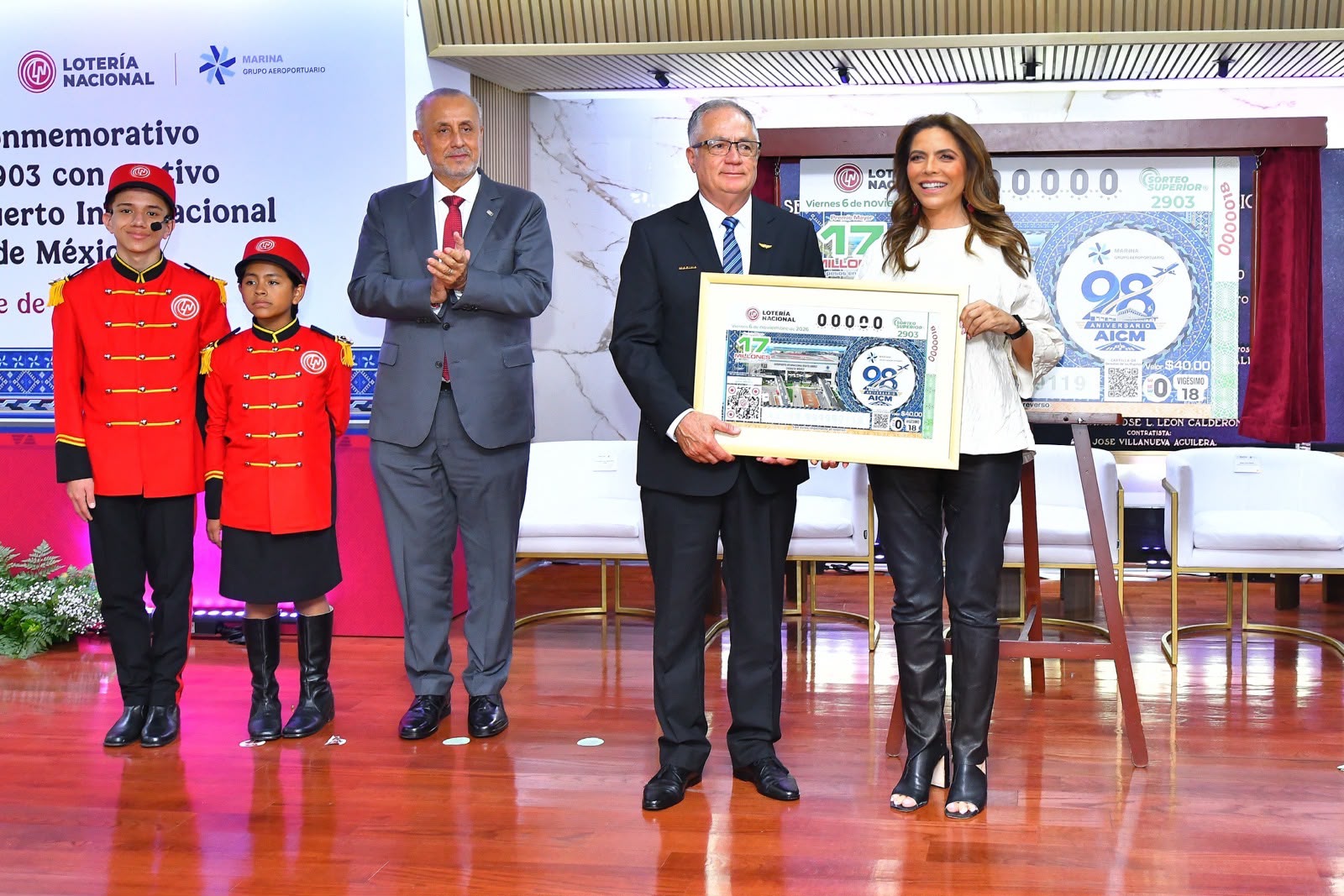 Lotería Nacional conmemora 98 años del AICM con billete de 17 millones