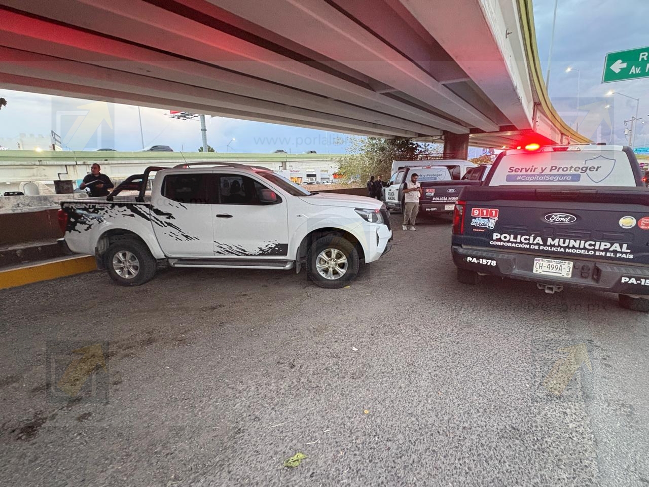 Localizan pickup que fue robada frente a un negocio 