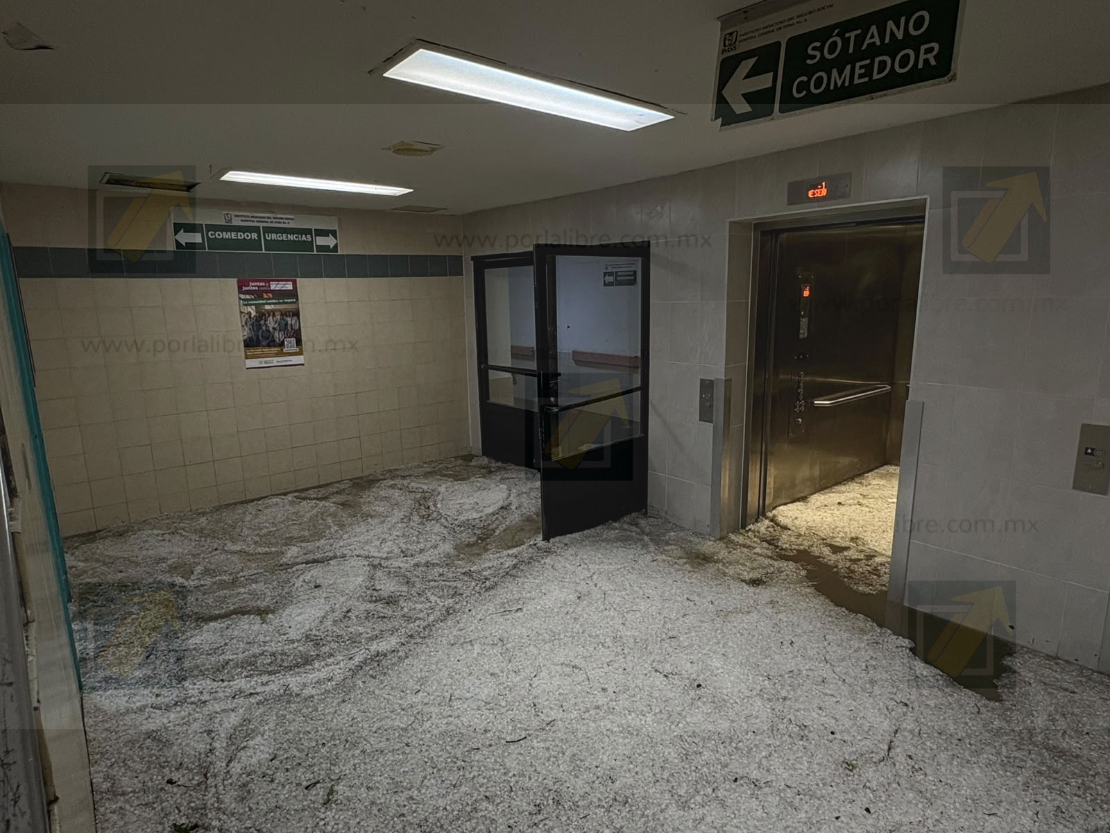 JUÁREZ: Lluvia con granizo inunda el Hospital 6 del IMSS; afecta elevadores y áreas médicas