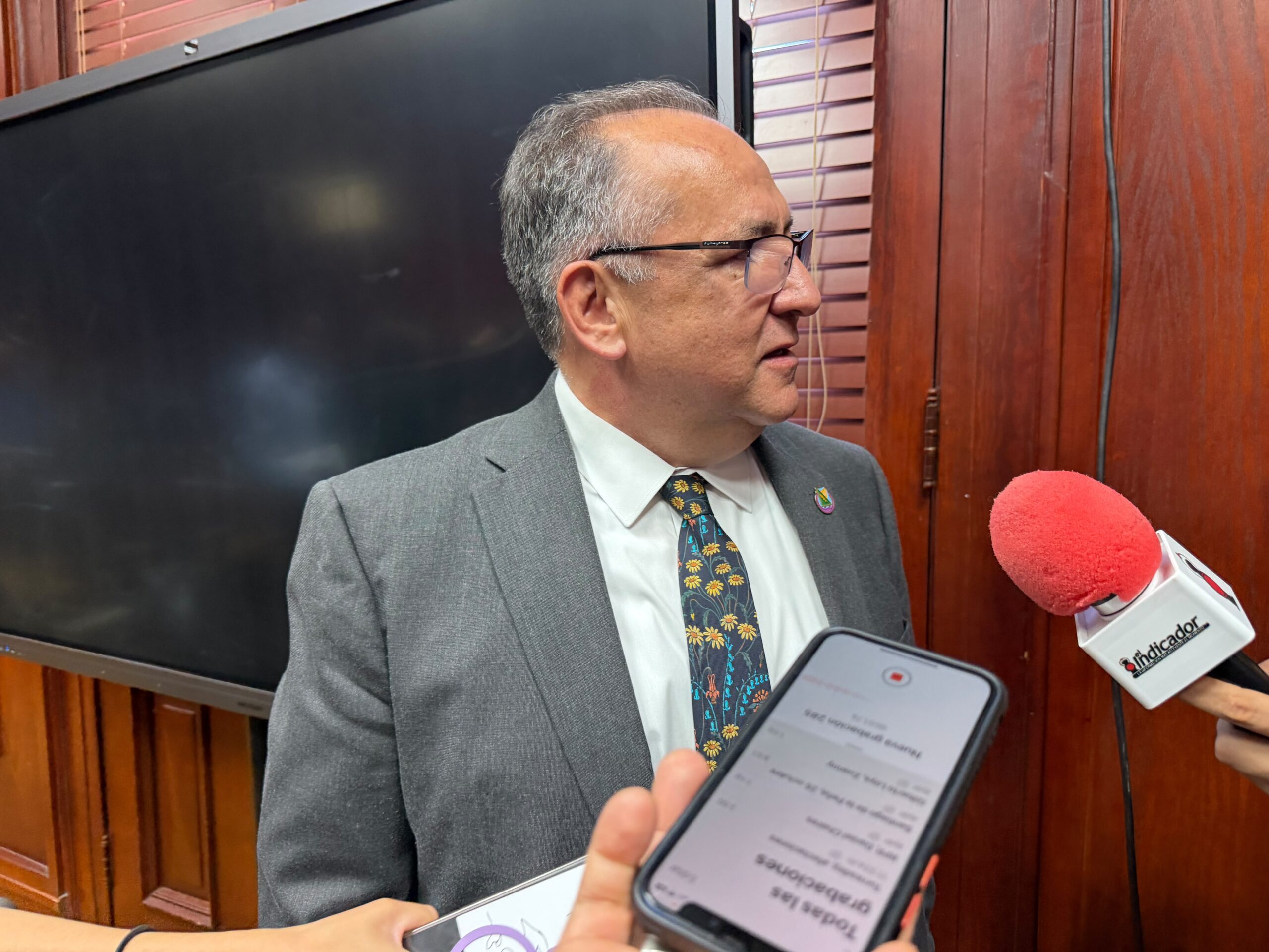 UACH espera autorización de Fiscalía para limpiar pintas en Rectoría