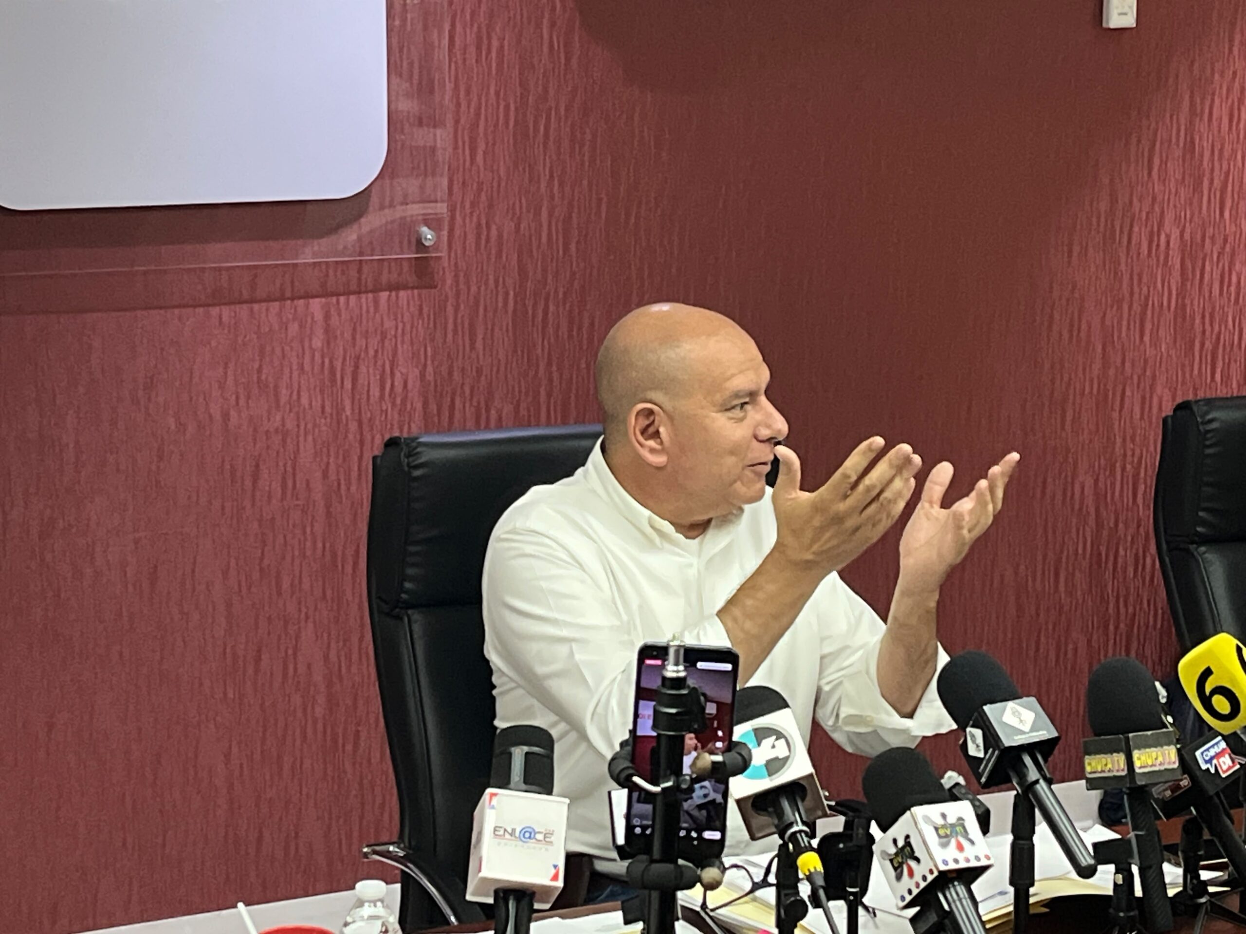 Cuauhtémoc Estrada critica a Héctor de Mauleón por información falsa