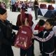 Reparten miles de mochilas en escuelas primarias