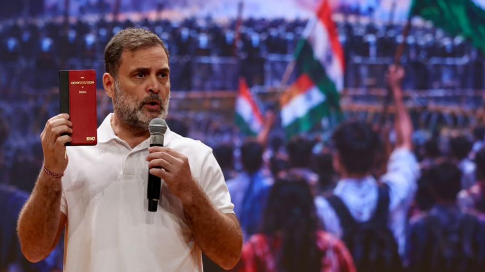 Líderes de oposición en India marchan al Tribunal Supremo exigiendo renuncia del jefe ele…