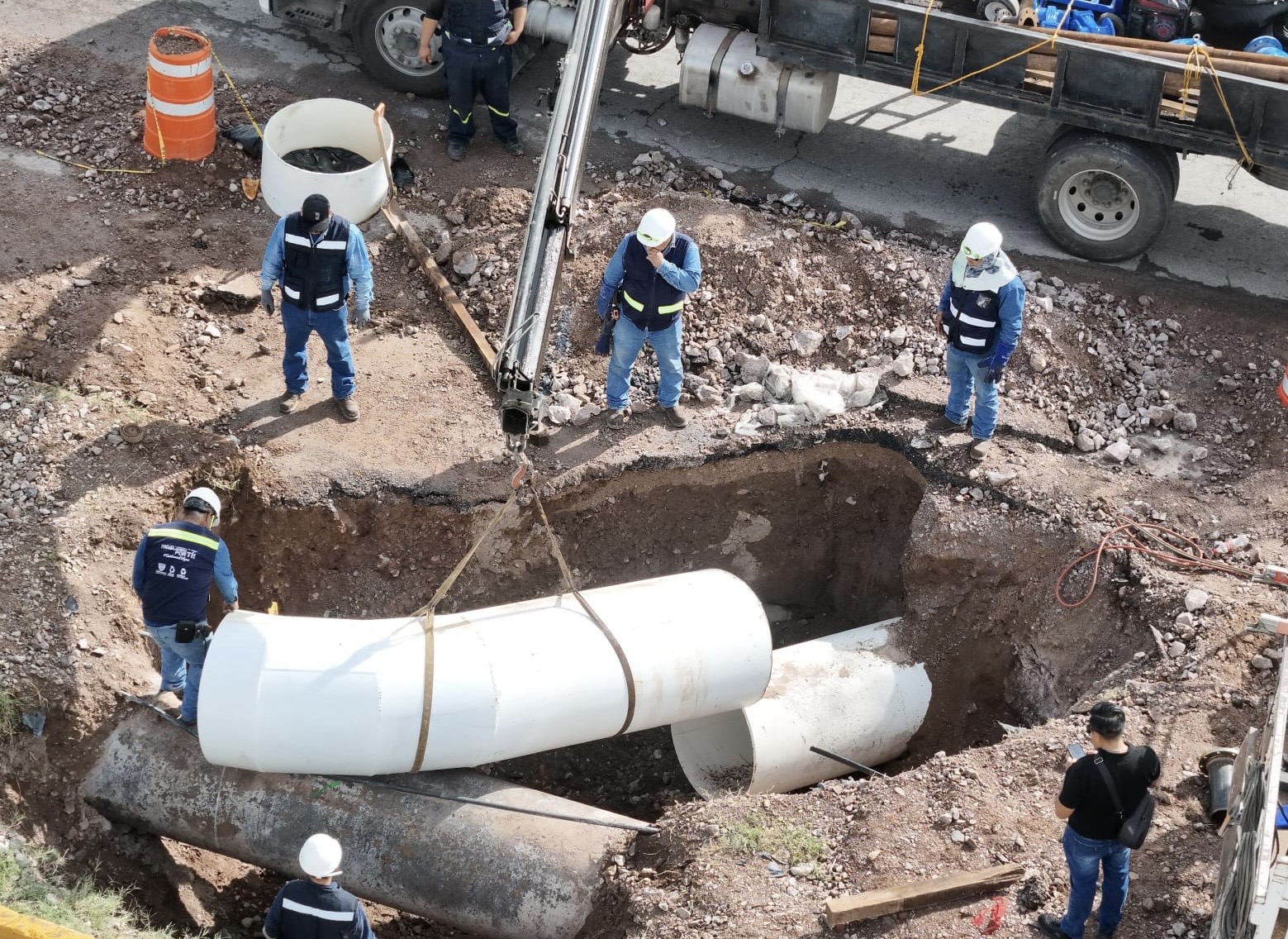 Recuperación gradual del suministro de agua tras trabajos en El Sauz