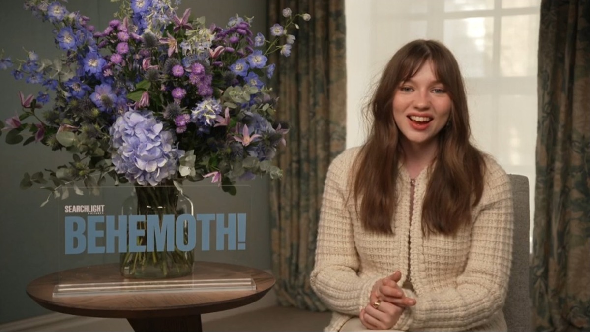 Alexa Swinton brilla en ‘Behemoth!’ junto a Pedro Pascal