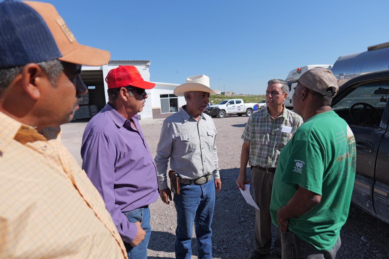 Arturo Zubía resalta entrega de 63 toneladas de concentrado lechero en Altavista
