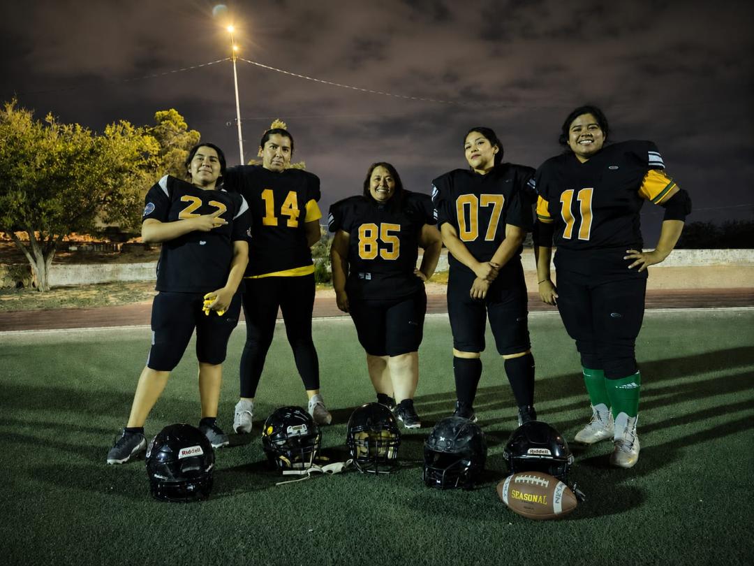 Entrenamiento abierto de futbol americano para mujeres en Ciudad Juárez