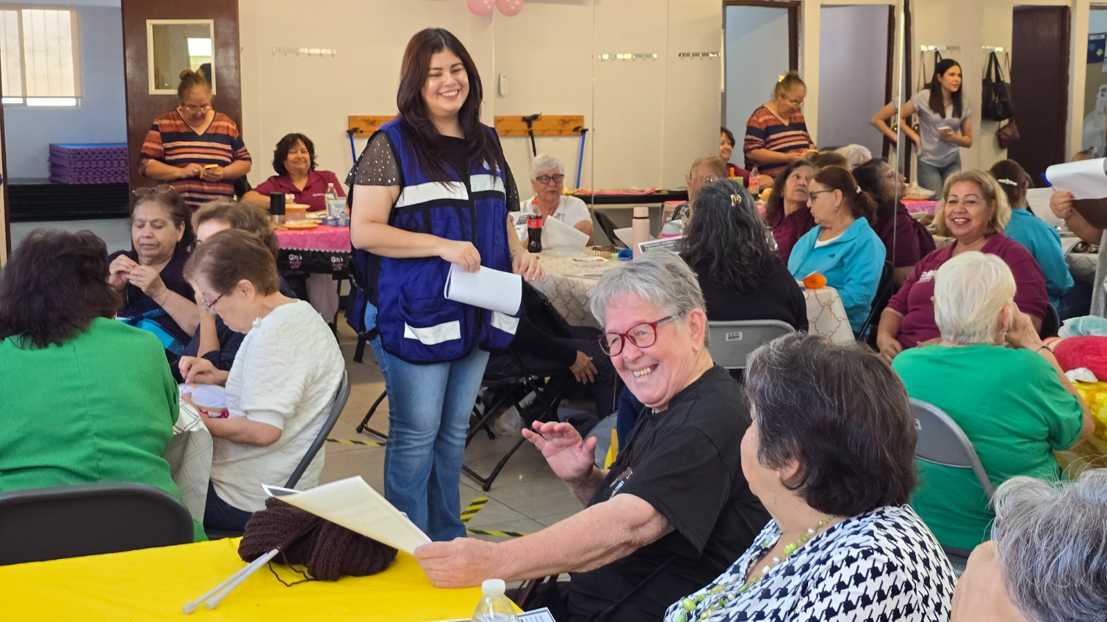 Adultos mayores reciben capacitación sobre salud en Clubs del Abuelo