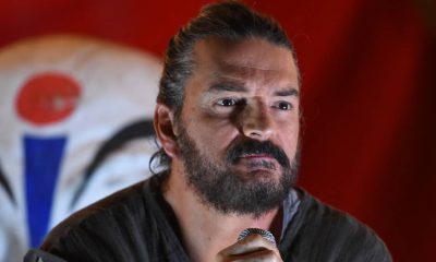 Ricardo Arjona regala auto a taxista tras años de amistad