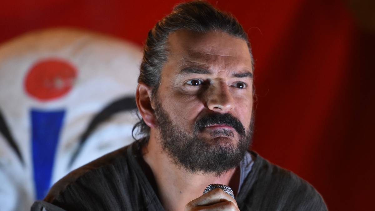 Ricardo Arjona regala auto a taxista tras años de amistad