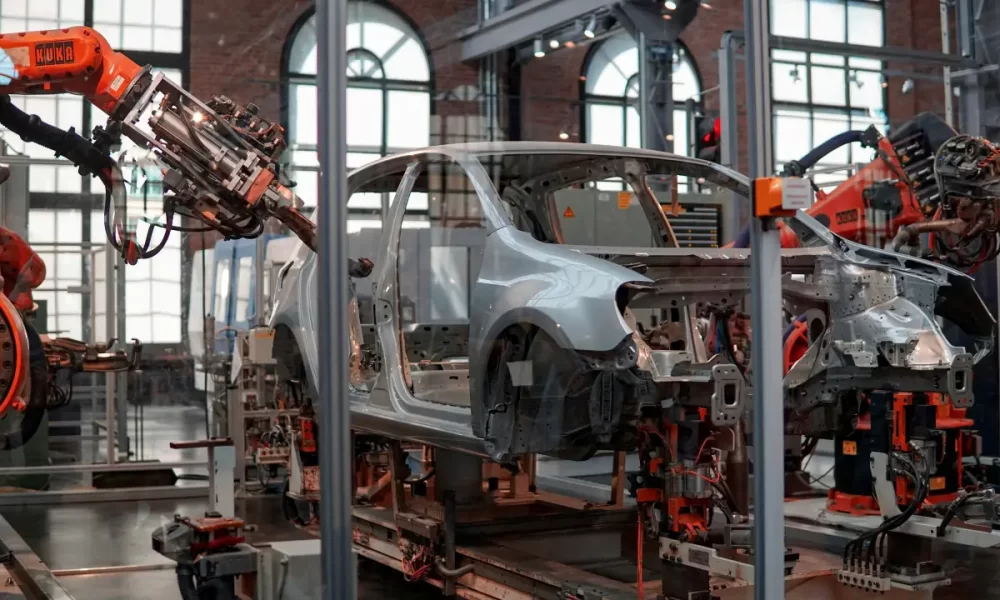 Producción y exportaciones de autos en México caen en septiembre de 2025