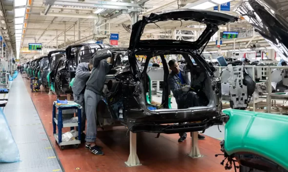 Limitan exención arancelaria a automotrices con instalaciones en México