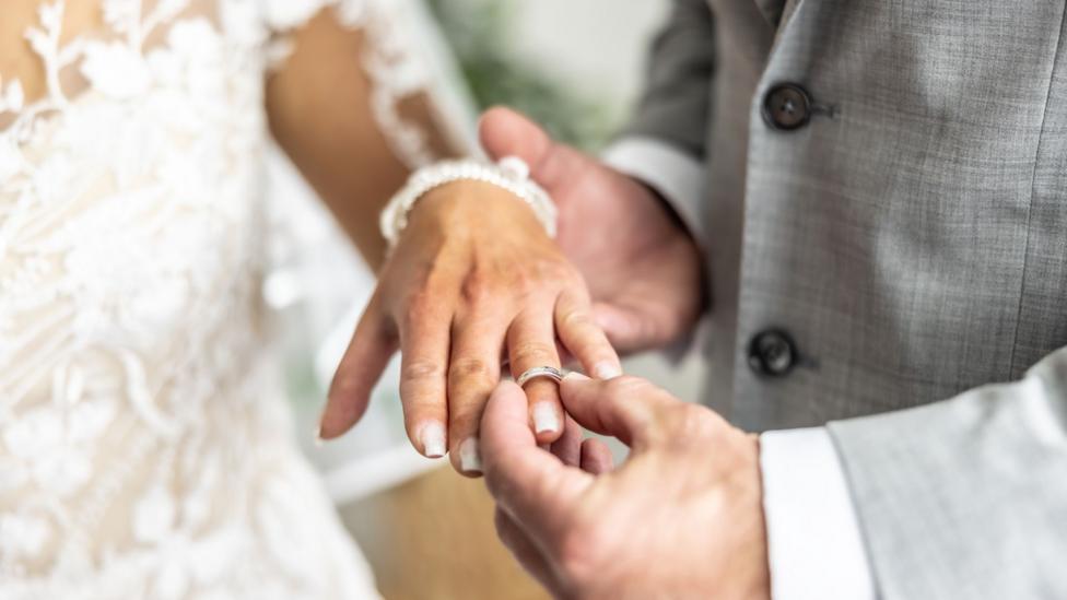 Policía investiga Married at First Sight Australia por alegaciones inapropiadas