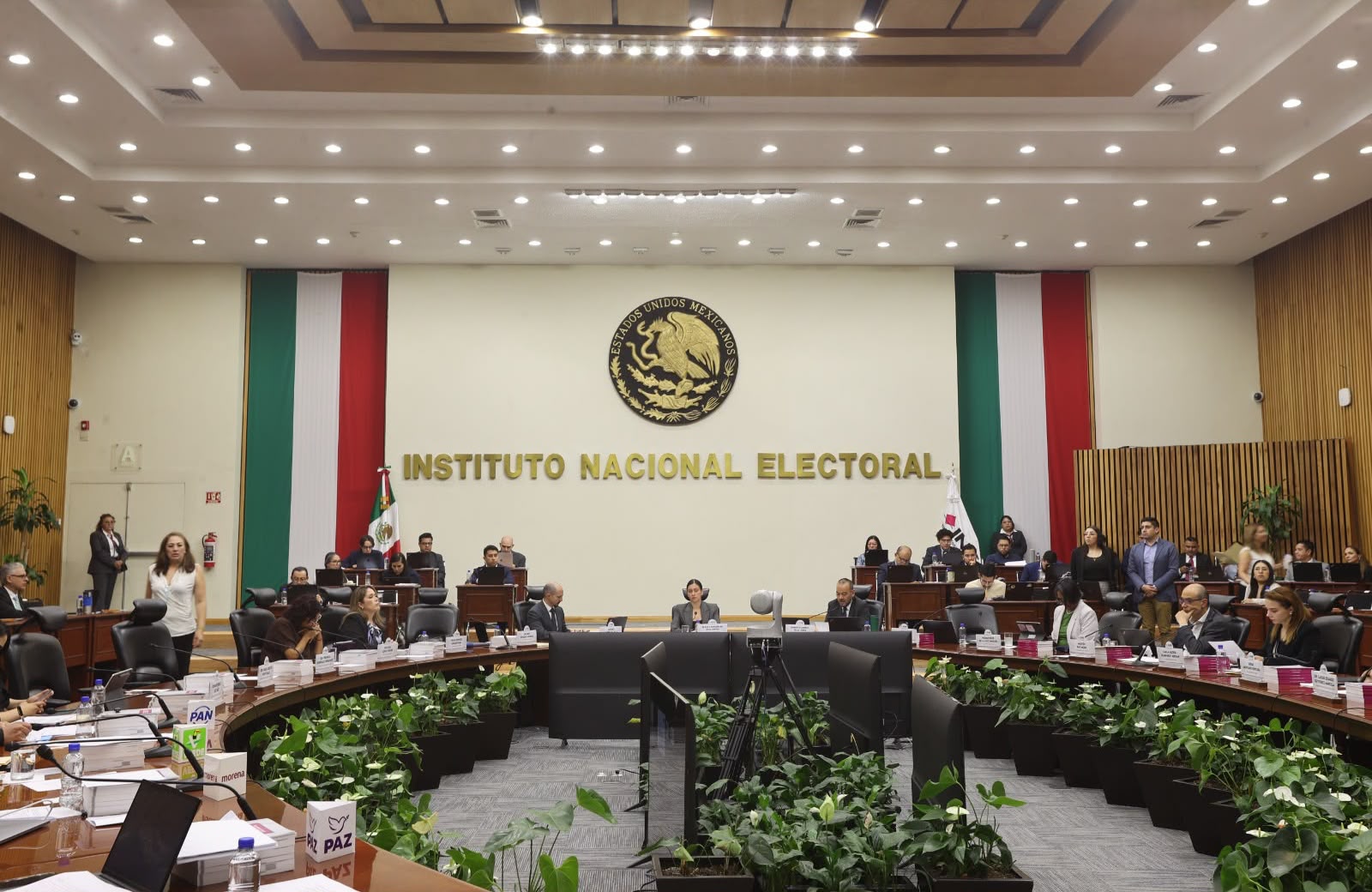 INE establece cuotas de género para gubernaturas en elecciones de 2027