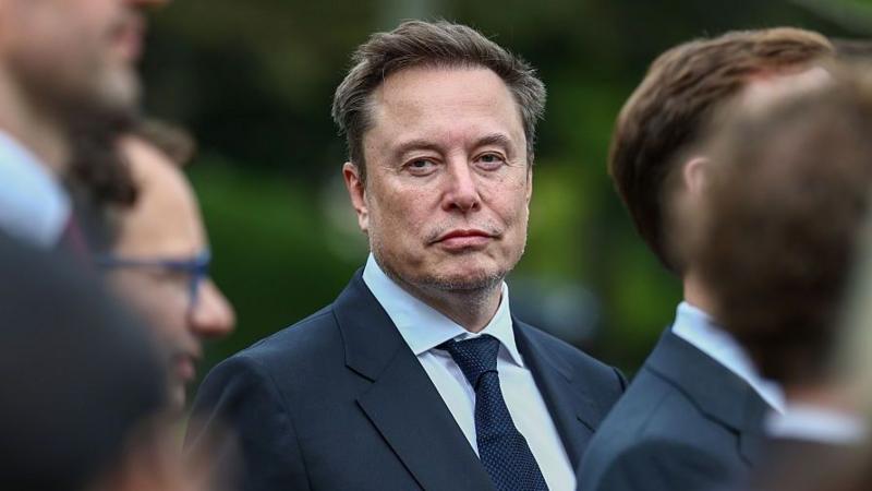 Elon Musk considera fusión entre Tesla y SpaceX