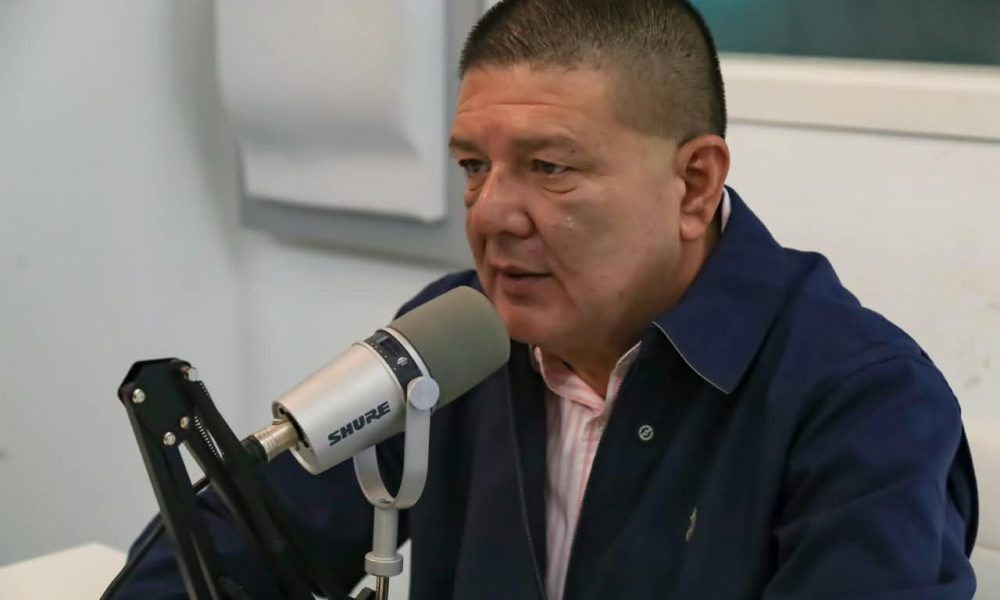 Detienen a César Jáuregui por delitos contra el servicio público