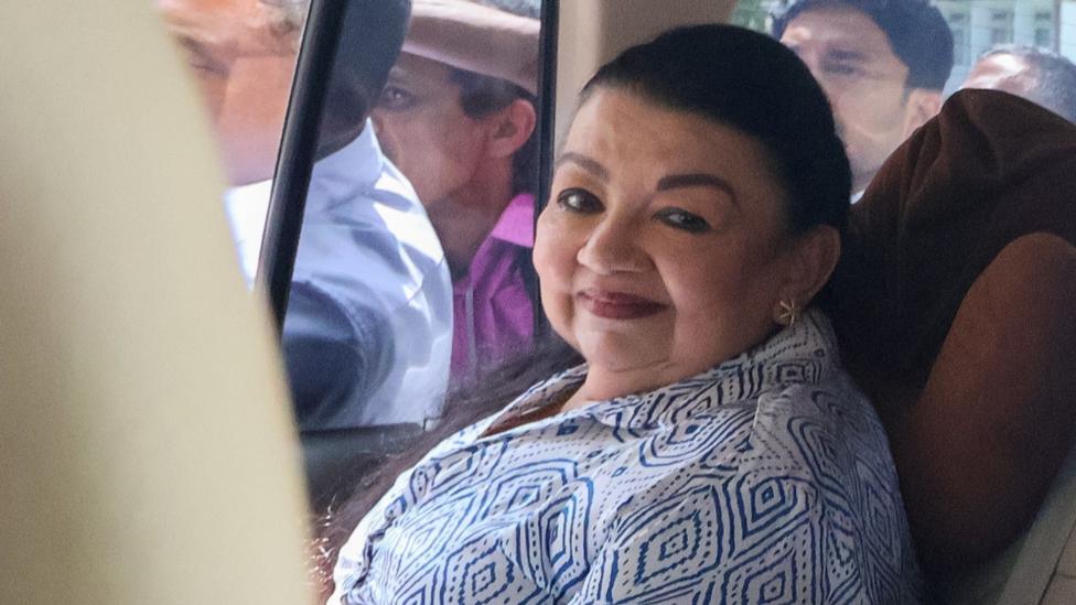 Arrestan a ex primera dama de Sri Lanka por mal uso de donaciones