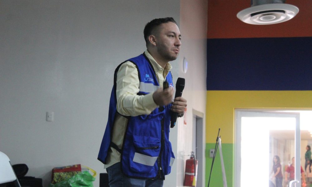 Charla de salud mental en Colegio de Riberas con campaña “Hablar Salva Vidas”