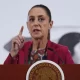 Sheinbaum descarta salida de director del IMSS por conflicto salarial