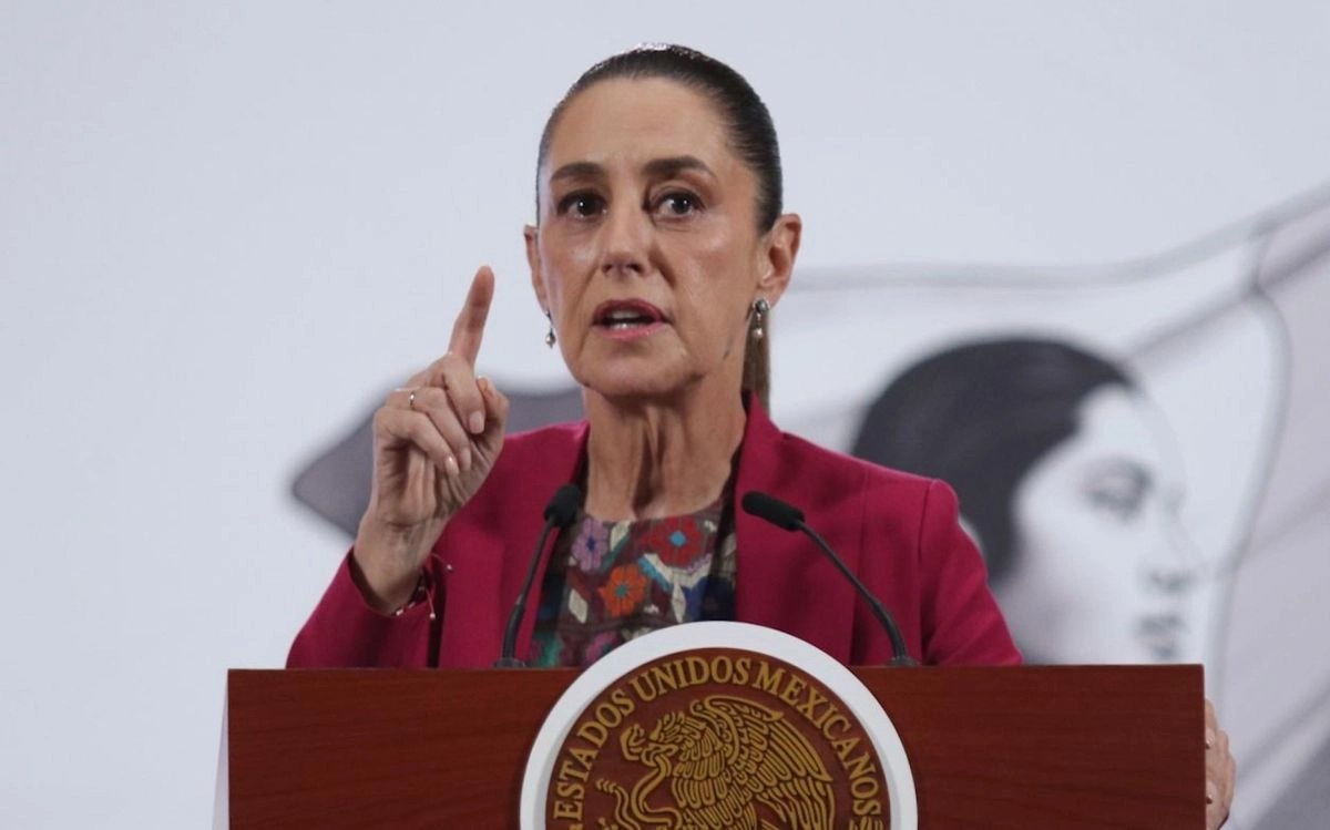 Sheinbaum descarta salida de director del IMSS por conflicto salarial