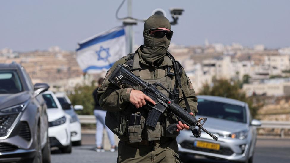 Cinco israelíes heridos y dos atacantes palestinos muertos en Cisjordania