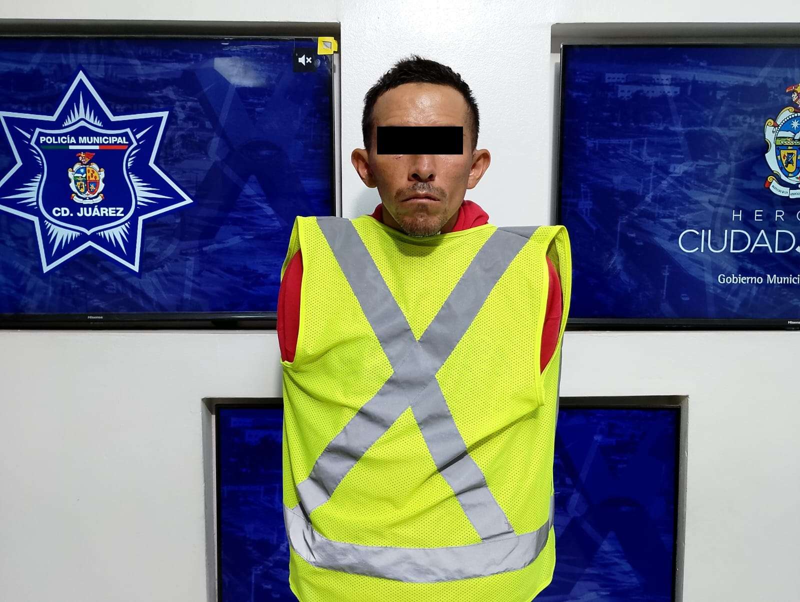 Lo arrestan robando partes de camioneta robada