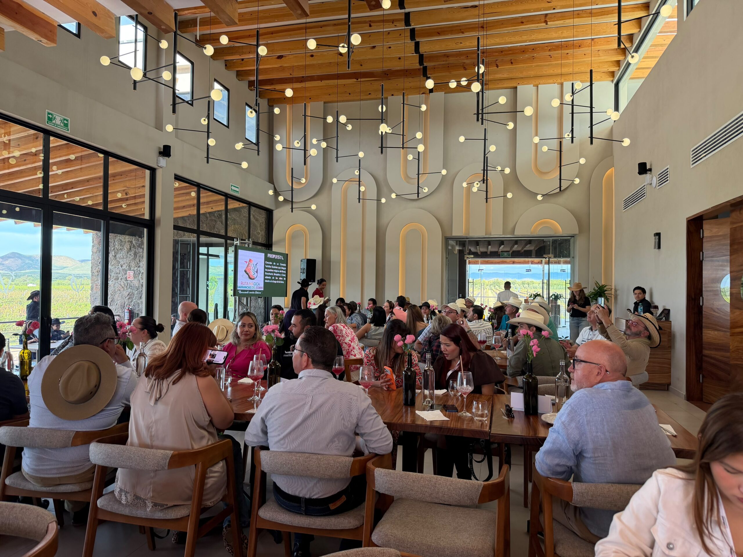 Alcalde de Guachochi promueve turismo en Discovery Travel Market 2026