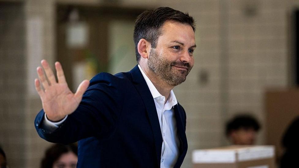 Partido separatista gana elecciones en Quebec, prueba para la unidad de Canadá