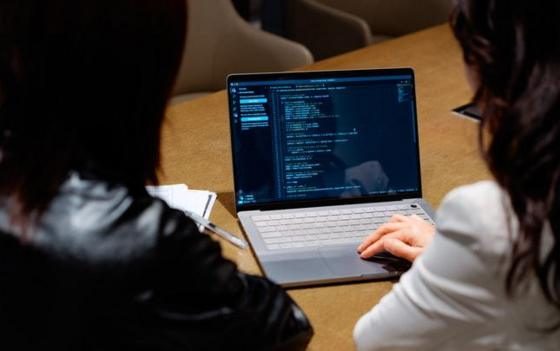Gobiernos trabajan para identificar vulnerabilidades tras alerta cibernética global