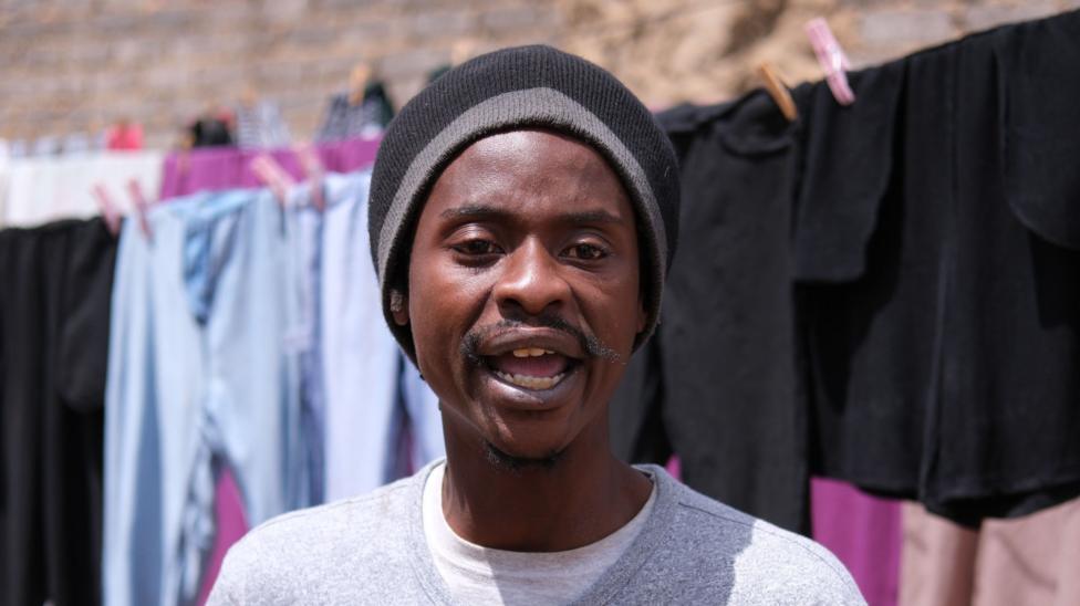 Hombres sudafricanos buscan erradicar la violencia contra mujeres