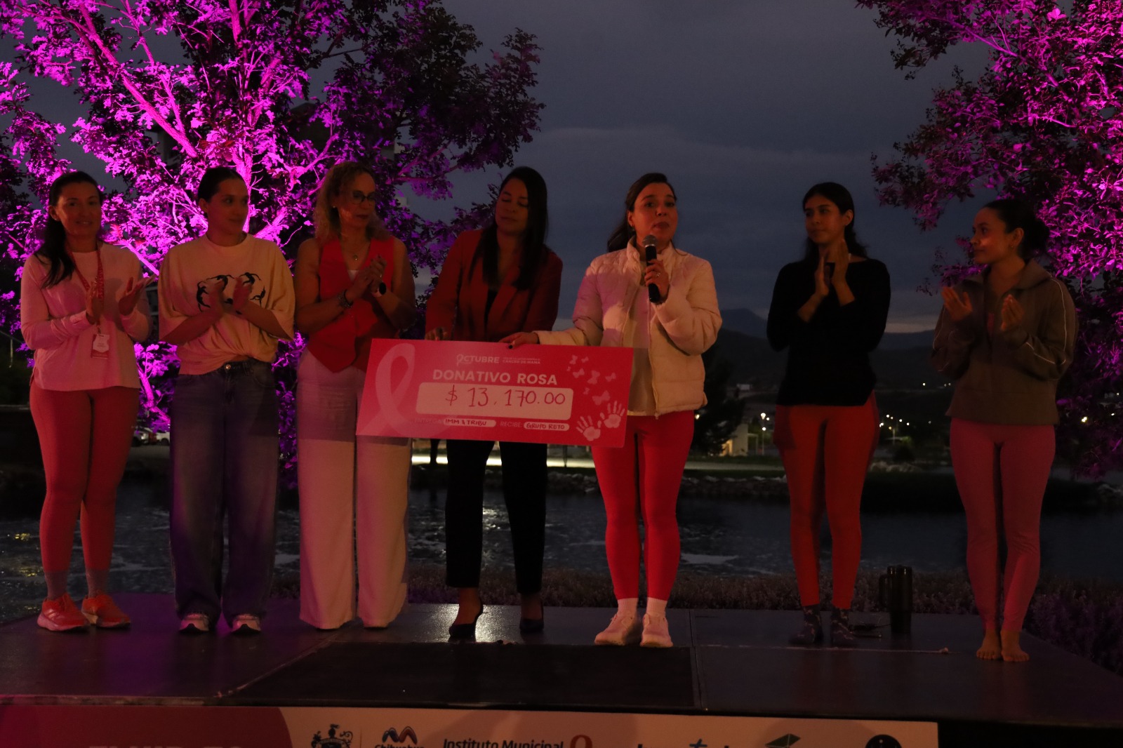Municipio realiza clase de yoga en apoyo a mujeres con cáncer de mama