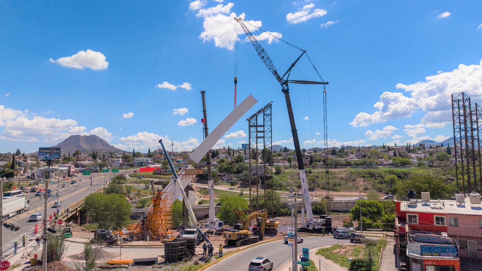 Avanza construcción de Gaza Atirantada en Chihuahua con nueva estructura metálica