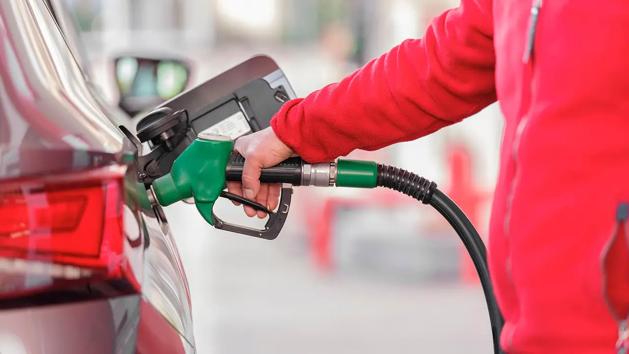 Gobierno garantiza abasto de combustibles y estabilidad de precios