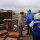 Alcalde entrega hules y despensas a familias vulnerables en Chihuahua