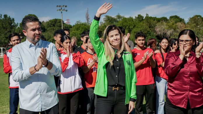 Entregan Bravos becas a estudiantes y atletas de ITCJ