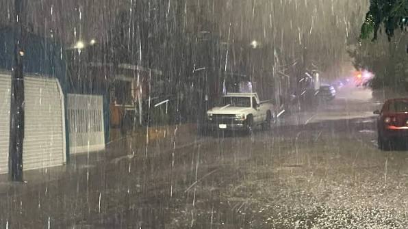 Lluvias en Chihuahua causan 18 vehículos varados y cinco arrastrados