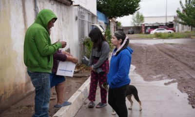 Nancy Frías entrega apoyos a familias del Distrito 12 por lluvias y frío