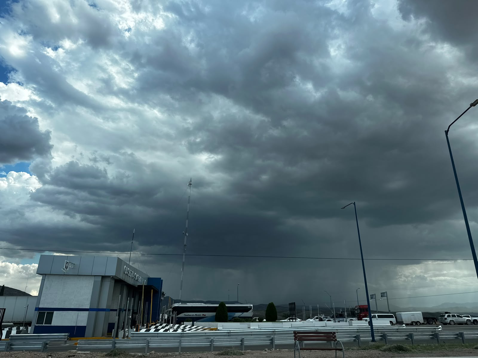 Pronostican lluvias fuertes y vientos por frente frío 3
