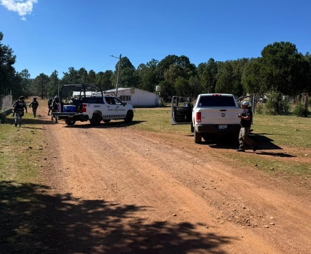 Aseguran vehículos incendiados tras enfrentamiento en Madera
