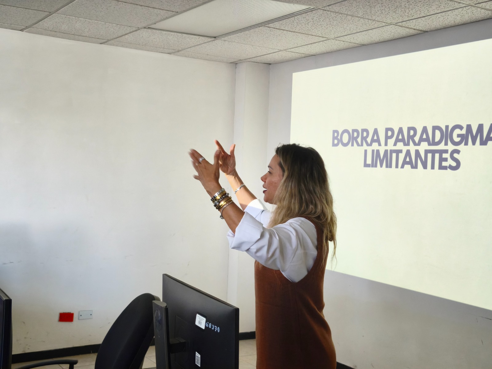 Capacitan a personal del Centro de Respuesta Ciudadana en Chihuahua